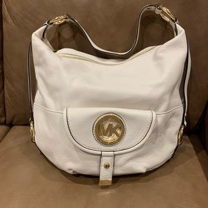 Authentic Michael Kor’s Vanilla pebbled Leather Fulton hobo bag.